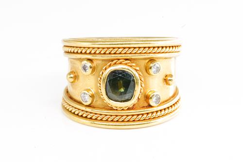 A SAPPHIRE AND DIAMOND RING