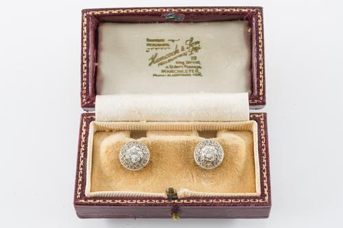 A PAIR OF DIAMOND CLUSTER EARSTUDS