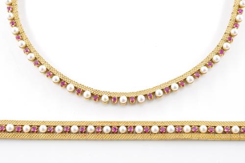 A PEARL AND RUBY NECKLACE AND A MATCHING BRACELET