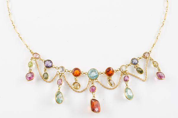 A VARICOLOURED GEMSTONE NECKLACE