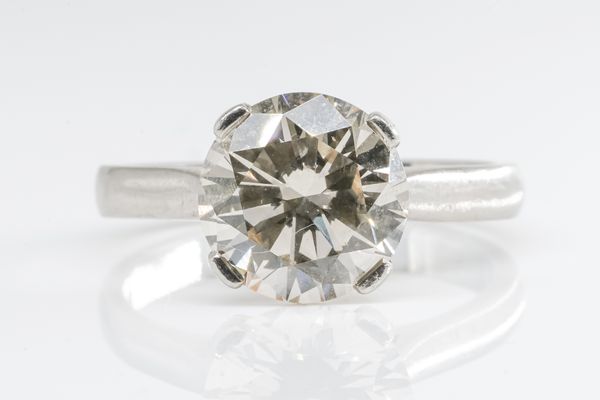 A 3.15 CARATS DIAMOND SINGLE STONE RING