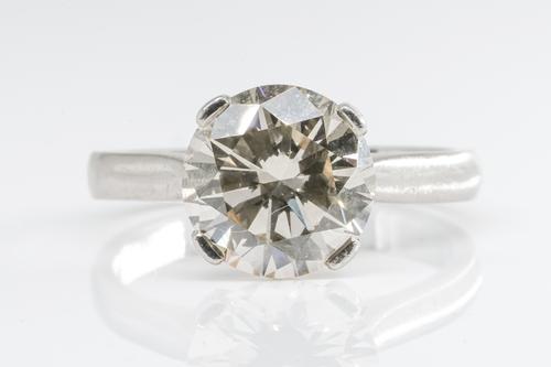 A 3.15 CARATS DIAMOND SINGLE STONE RING