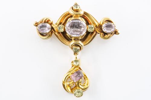 A VICTORIAN FOILED BACK TOPAZ BROOCH