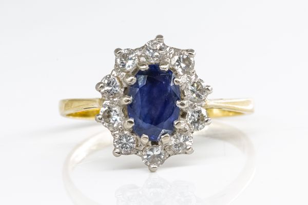 A SAPPHIRE AND DIAMOND CLUSTER RING