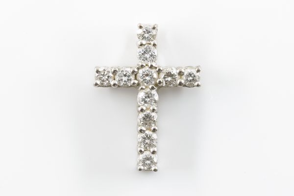 A DIAMOND SET CROSS PENDANT