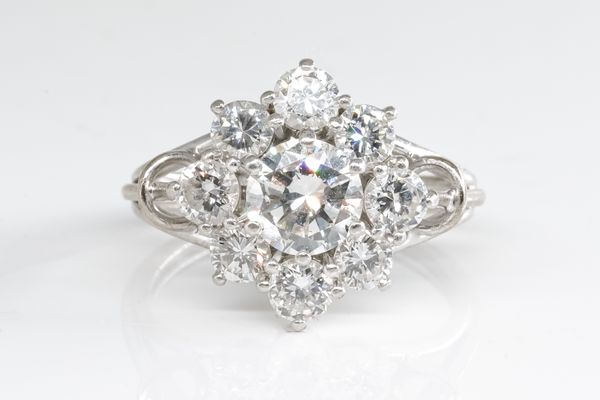 A 2.00 CARAT DIAMOND CLUSTER RING