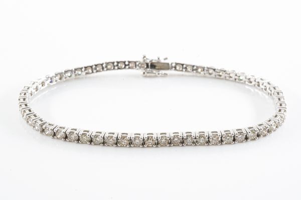 A 5.00 CARAT DIAMOND LINE BRACELET