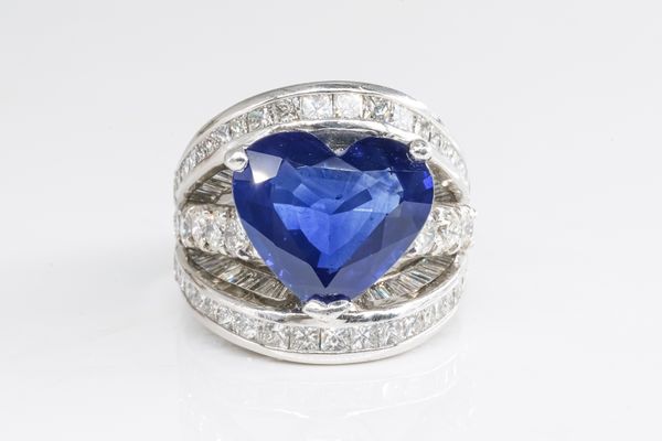 A SAPPHIRE AND DIAMOND DRESS RING