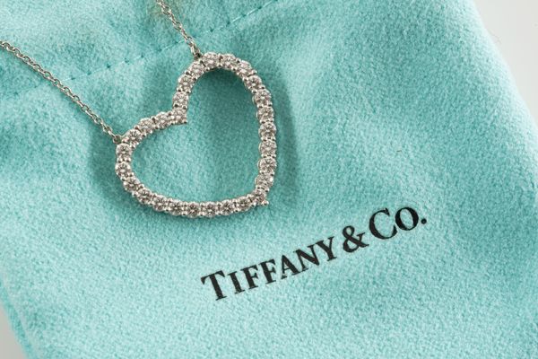 A TIFFANY AND CO DIAMOND HEART PENDANT NECKLACE