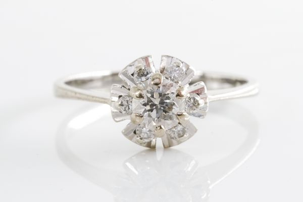 A DIAMOND CLUSTER RING