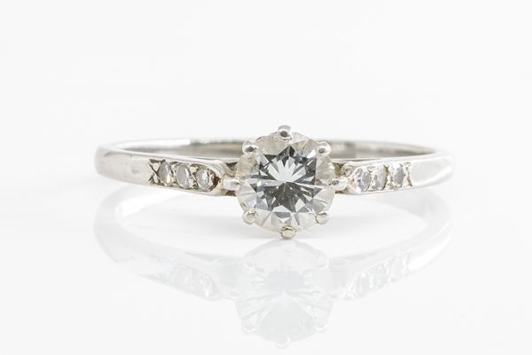 A DIAMOND SOLITARE RING