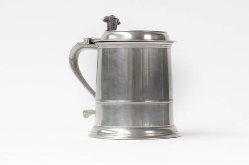 A GEORGE I PEWTER FLAT-LID TANKARD 1720