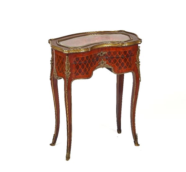 A LATE 19TH CENTURY FRENCH GILT METAL-MOUNTED KINGWOOD MARQUETRY INLAID KIDNEY-SHAPED VITRINE TABLE
