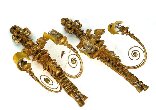 A PAIR OF GILTWOOD WALL LIGHTS
