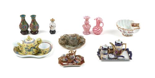 A GROUP OF VARIOUS CERAMICS AND WORKS OF ART