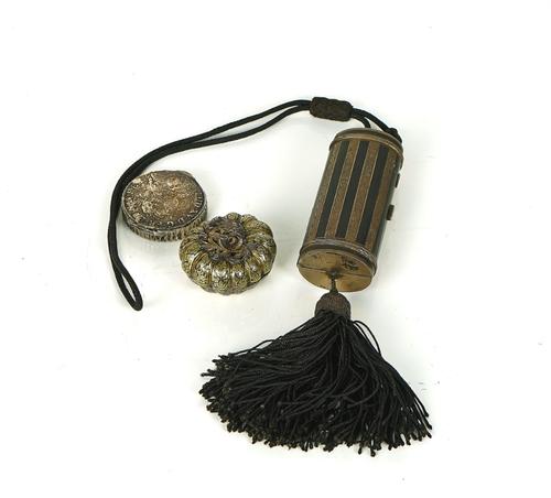 A GERMAN SILVER AND BLACK ENAMEL LADIES MAKE-UP CASE AND 2 FURTHER ITEMS (3)