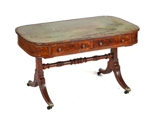 A GEORGE III MAHOGANY CENTRE / WRITING TABLE