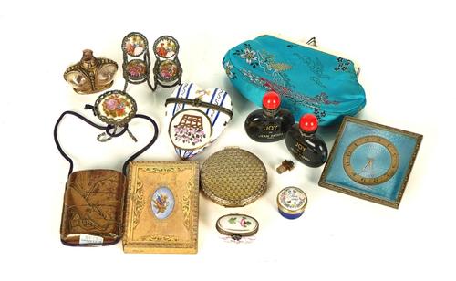 A JAPANESE GOLD AND BLACK LACQUERED INRO AND FURTHER ITEMS (14)