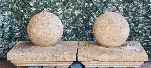 A PAIR OF GATE PIER SPHERES (2)