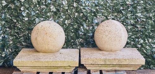 A PAIR OF GATE PIER SPHERES (2)