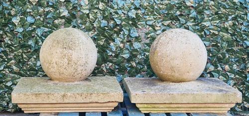 A PAIR OF GATE PIER SPHERES (2)