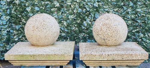 A PAIR OF GATE PIER SPHERES (2)