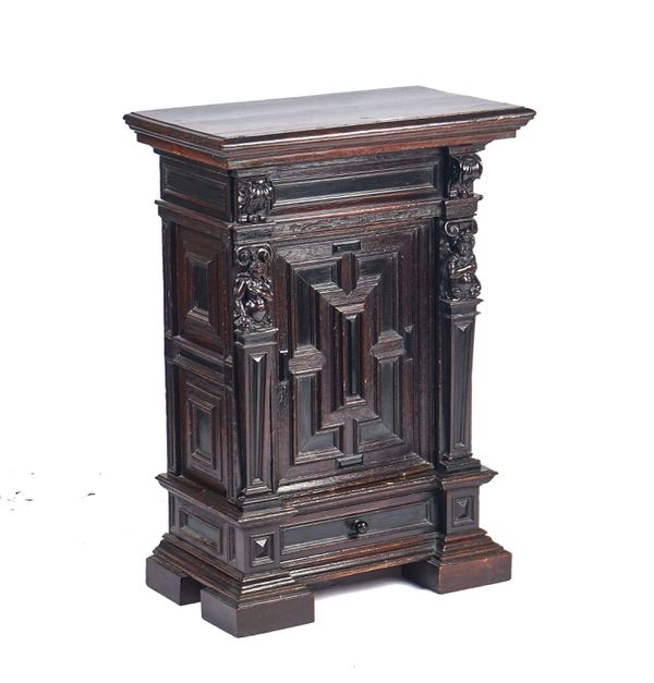 AN 18TH CENTURY FLEMSIH OAK DWARF CABINET