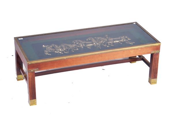 A 20TH CENTURY BRASS BOUND MAHOGANY COFFEE TABLE