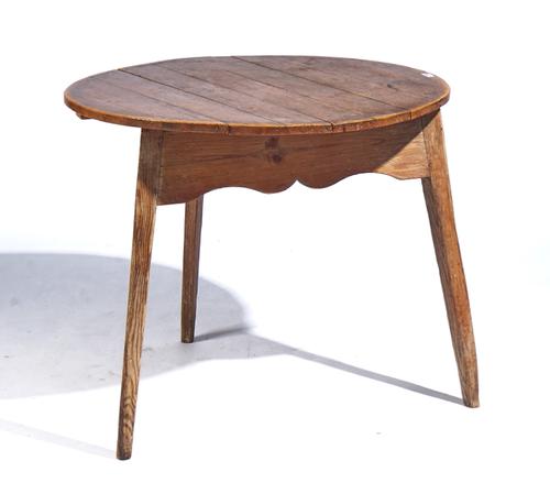 AN EARLY 19TH-CENTURY PINE CRICKET TABLE WITH SHAPED FREIZE