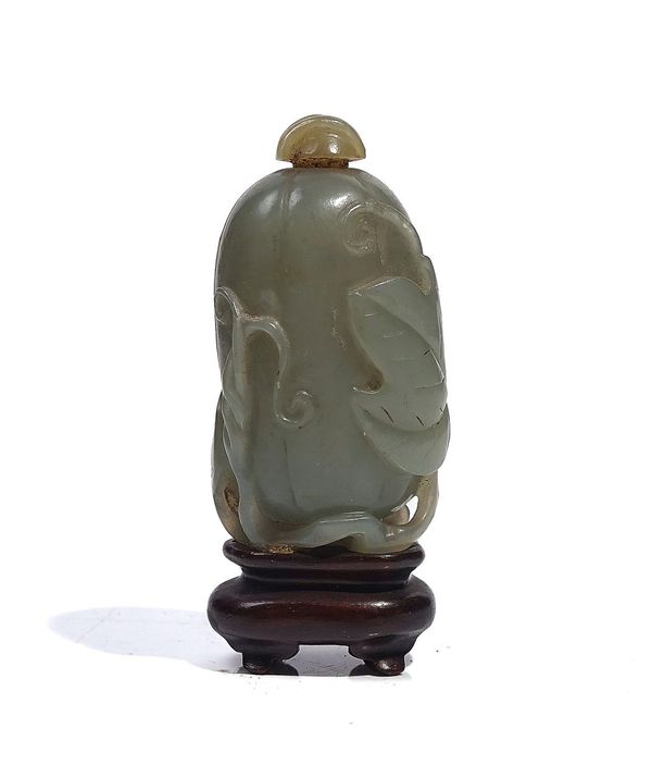 A CHINESE CELADON JADE SNUFF BOTTLE