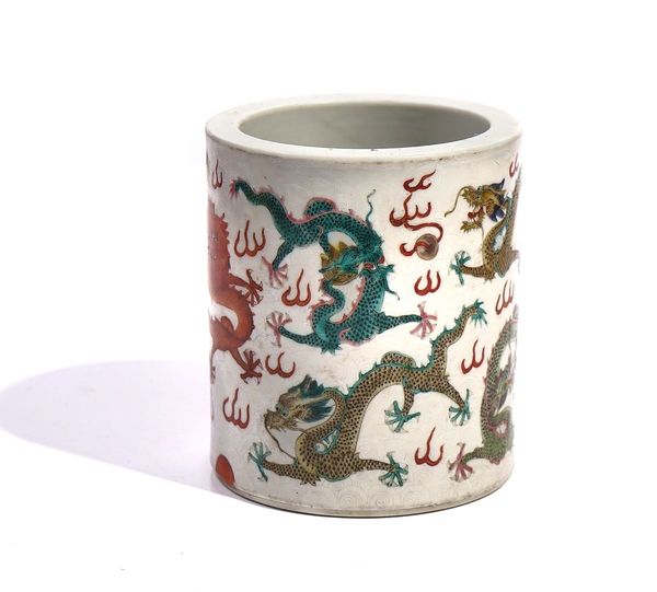 A CHINESE PORCELAIN CYLINDRICAL FAMILLE-ROSE BRUSH POT