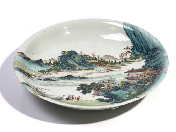 A LARGE CHINESE FAMILLE-ROSE DISH