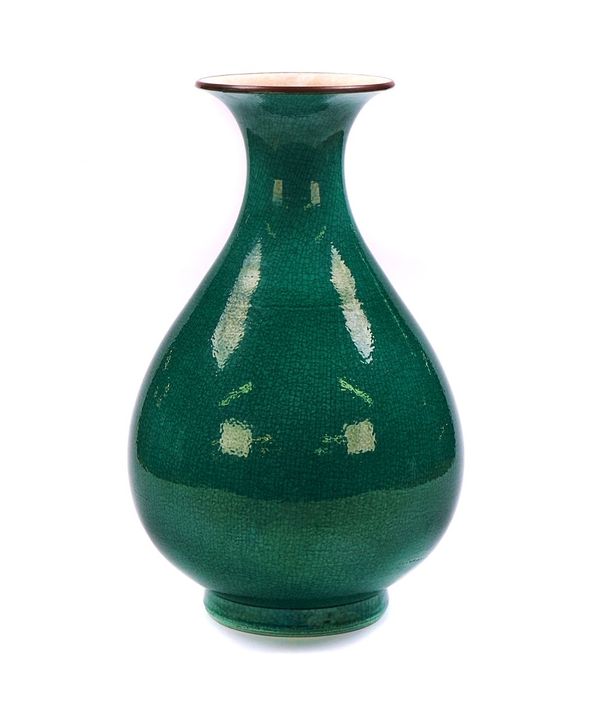 A LARGE CHINESE PEAR- SHAPED VASE