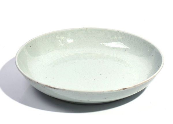 A CHINESE PORCELAIN DISH