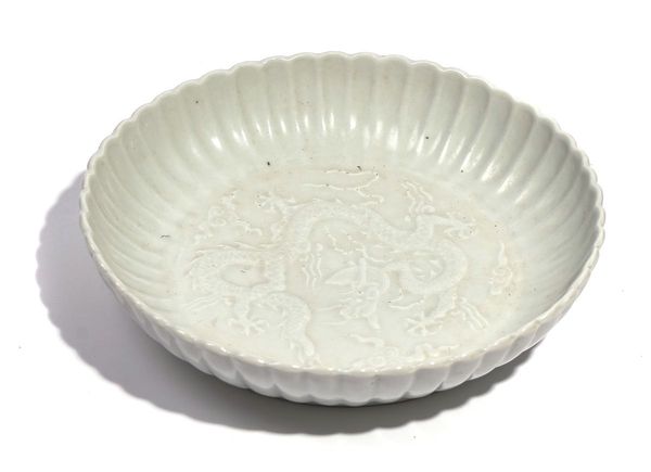 A CHINESE WHITE GLAZED PORCELAIN FLUTED DISH