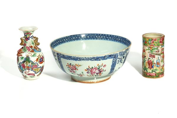 THREE ITEMS OF CHINESE FAMILLE-ROSE PORCELAIN