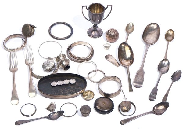 A SILVER TWIN HANDLED TROPHY CUP AND FURTHER MOSTLY SILVER ITEMS (36)