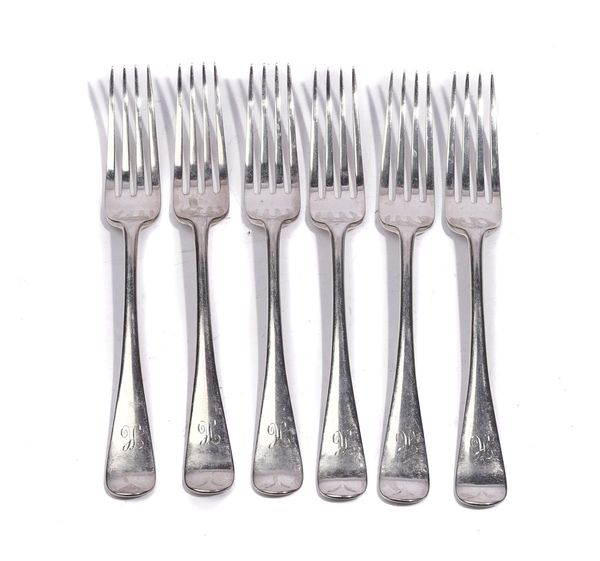 A SET OF SIX VICTORIAN SILVER OLD ENGLISH PATTERN TABLE FORKS (6)