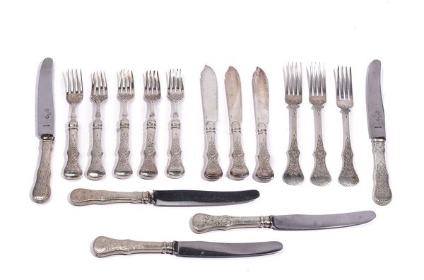 A GROUP OF EUROPEAN FLATWARE (16)