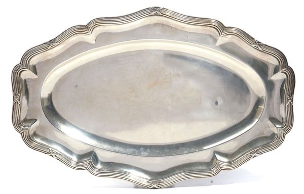 A EUROPEAN SHAPED OVAL SERVING DISH