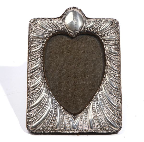 A LATE VICTORIAN SILVER MOUNTED PHOTOGRAPH FRAME