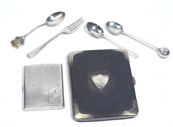 A SILVER MOUNTED RECTANGULAR LEATHER WALLET AND FIVE FURTHER ITEMS (6)