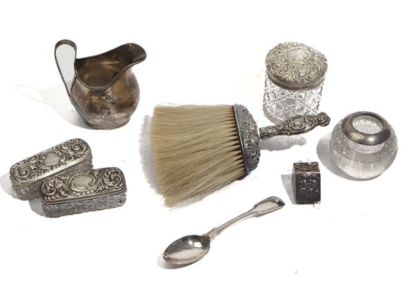 A GROUP OF SILVER AND SILVER MOUNTED WARES (8)