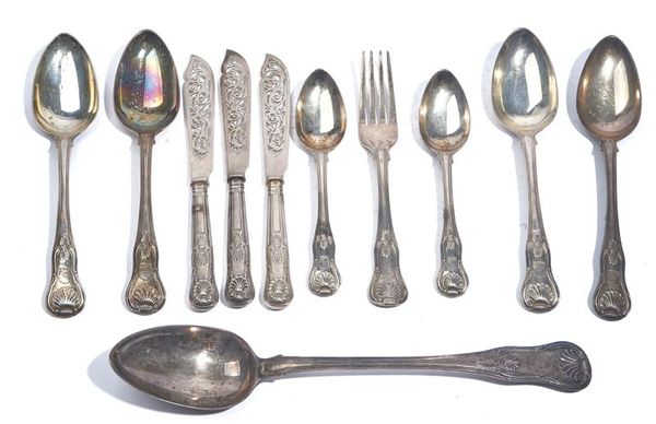 ELEVEN ITEMS OF KING'S PATTERN TABLE FLATWARE (11)