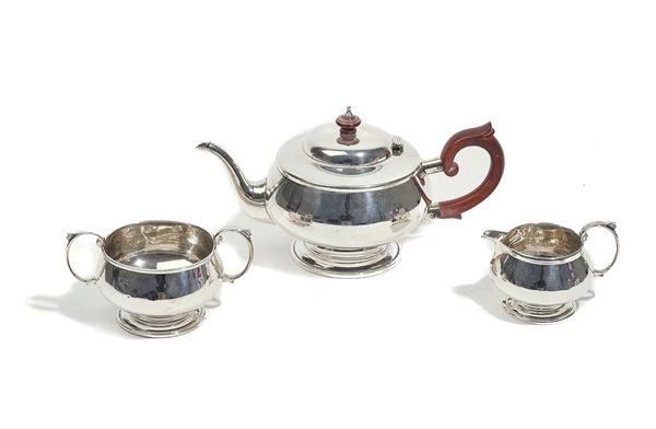 A SILVER THREE PIECE TEA SET (3)