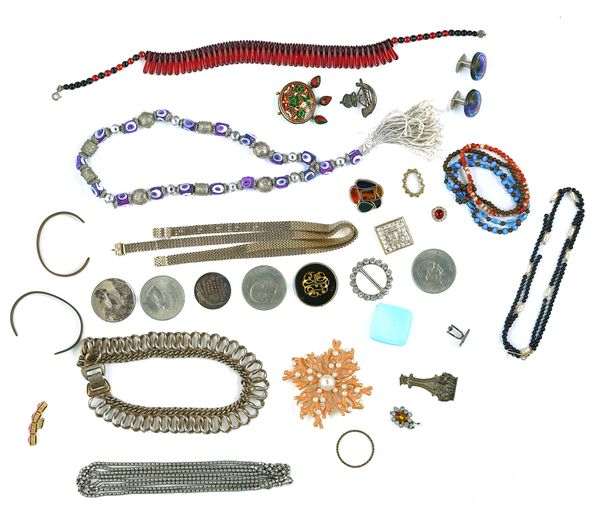 A GROUP OF COSTUME JEWELLERY (QTY)