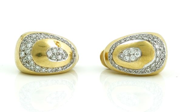 A PAIR OF 18 CT GOLD AND DIAMOND EARCLIPS