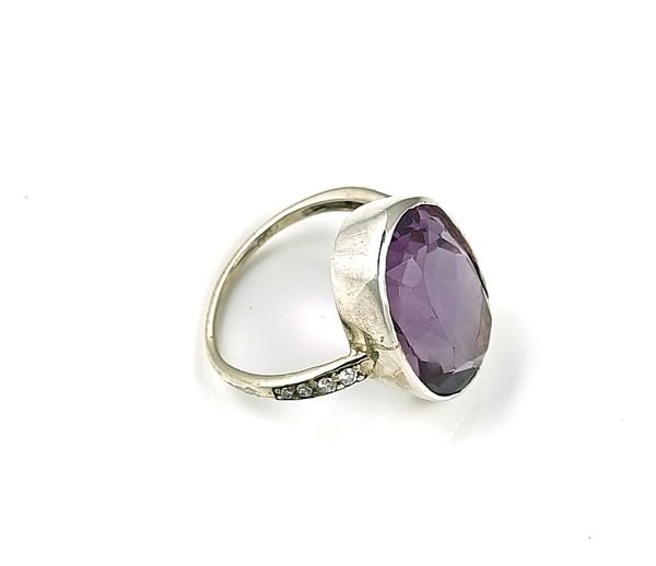 AN AMETHYST AND DIAMOND RING