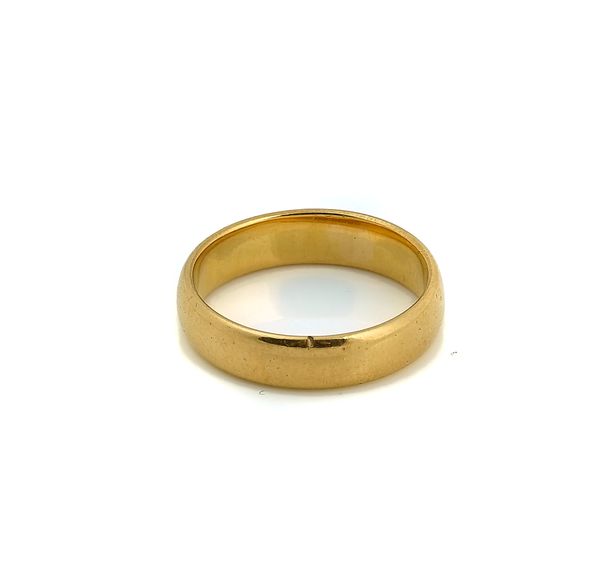 A 22CT GOLD PLAIN WEDDING RING