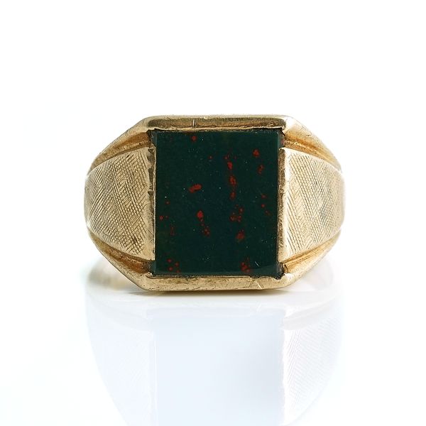 A 9CT GOLD AND BLOODSTONE RECTANGULAR SIGNET RING